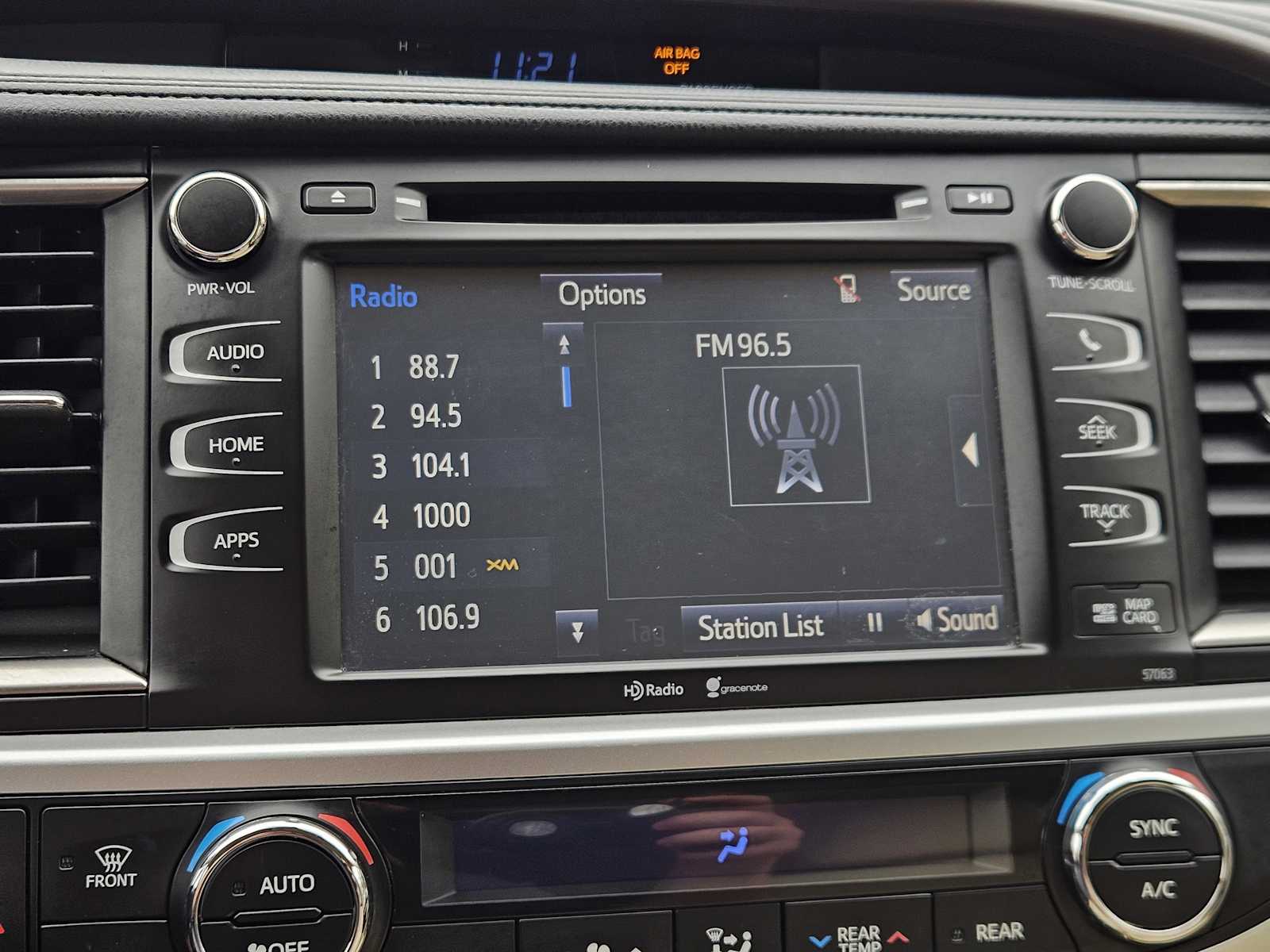 Thumbnail: 2015 Toyota Highlander - 17