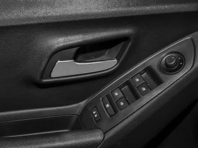 Thumbnail: 2016 Chevrolet Trax - 21