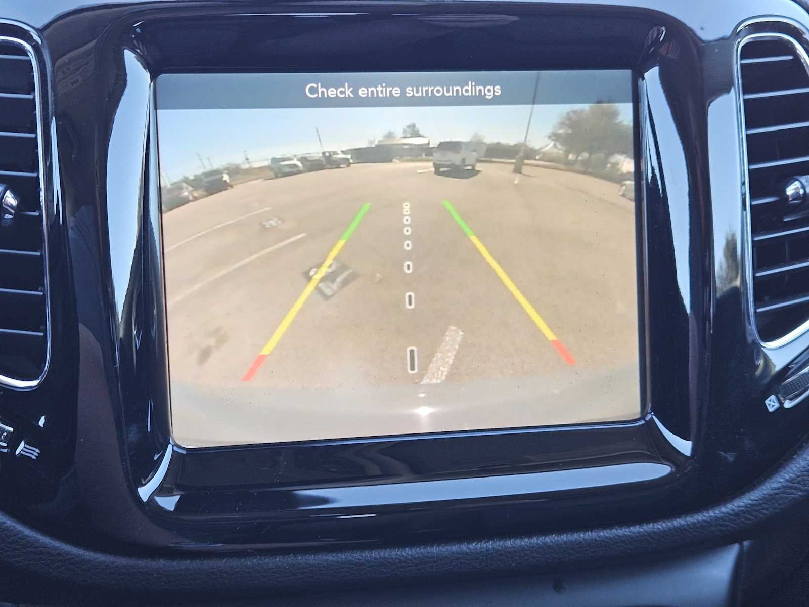 Thumbnail: 2020 Jeep Compass - 18