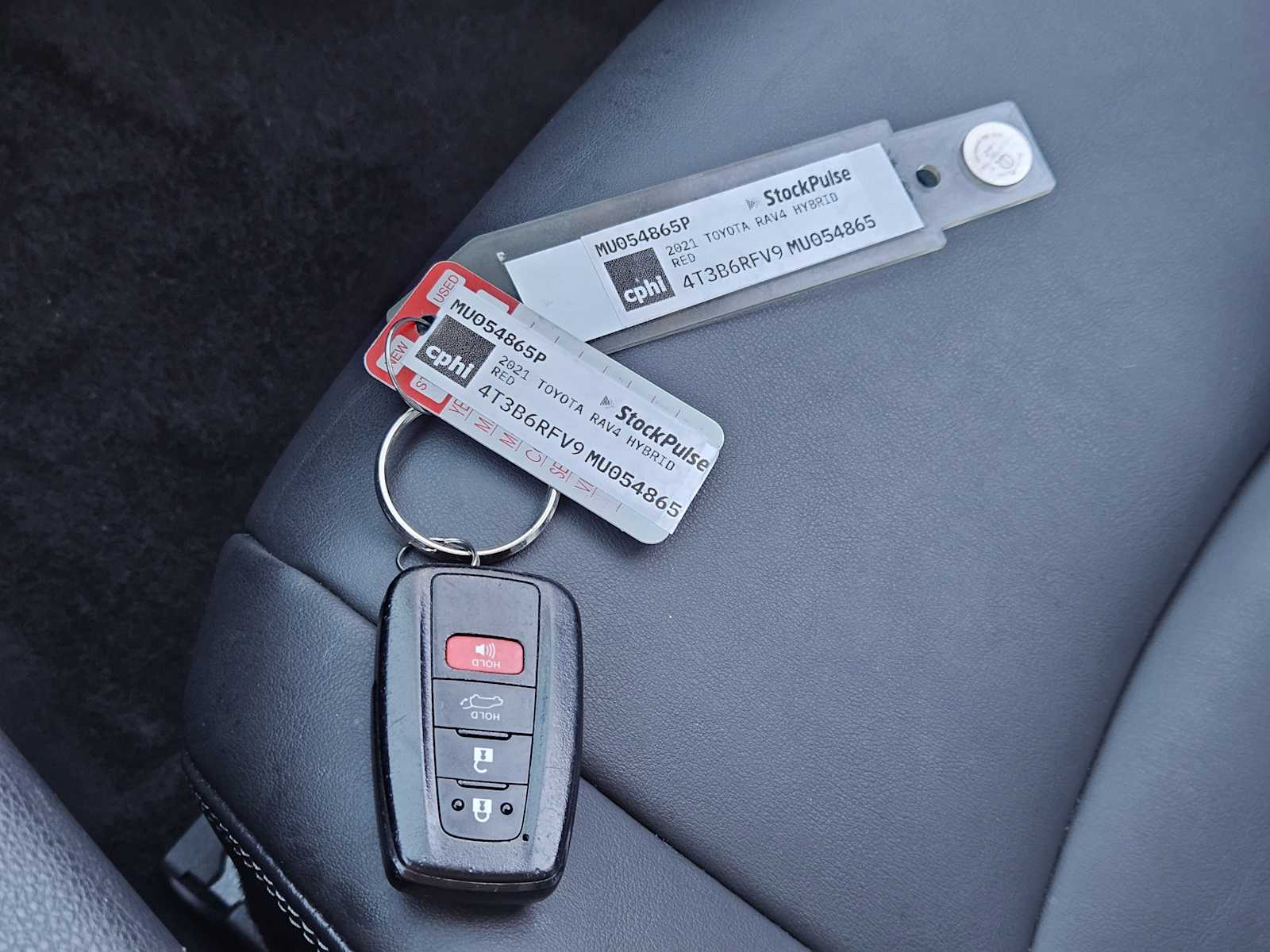 Thumbnail: 2021 Toyota RAV4 - 32