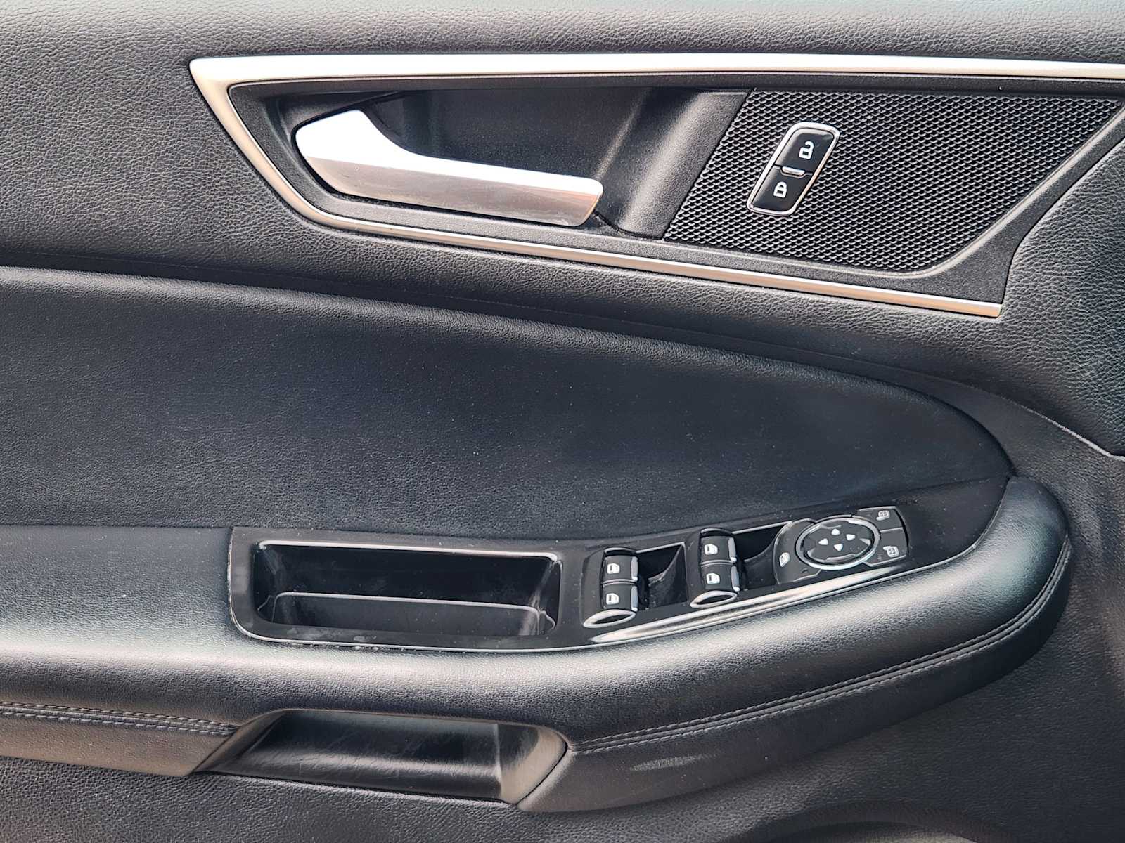 Thumbnail: 2016 Ford Edge - 23