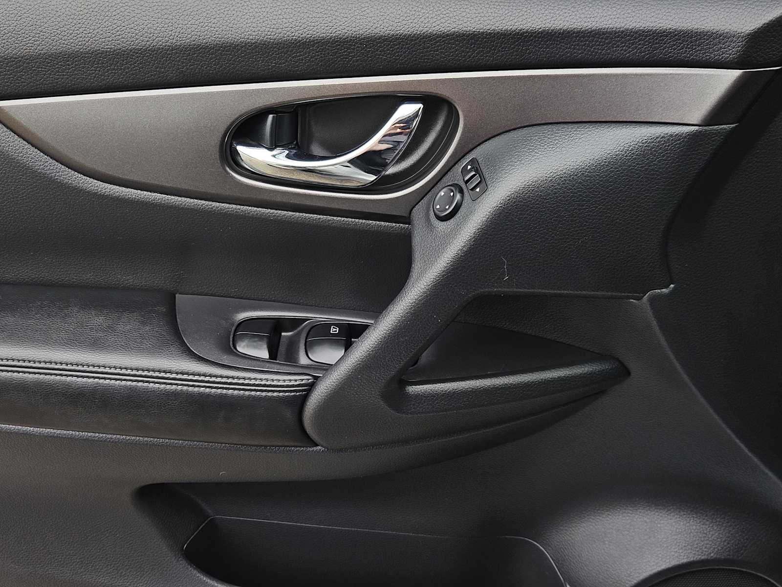 Thumbnail: 2015 Nissan Rogue - 22