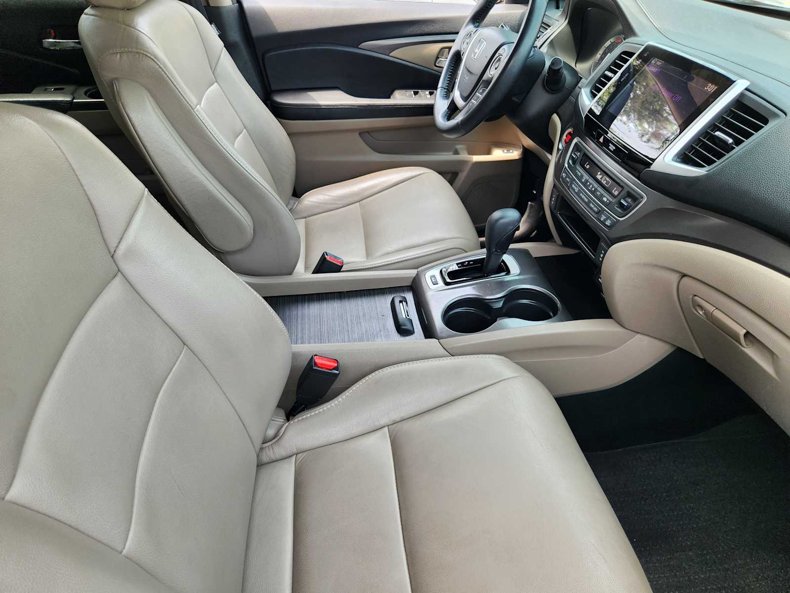 Thumbnail: 2017 Honda Pilot - 13