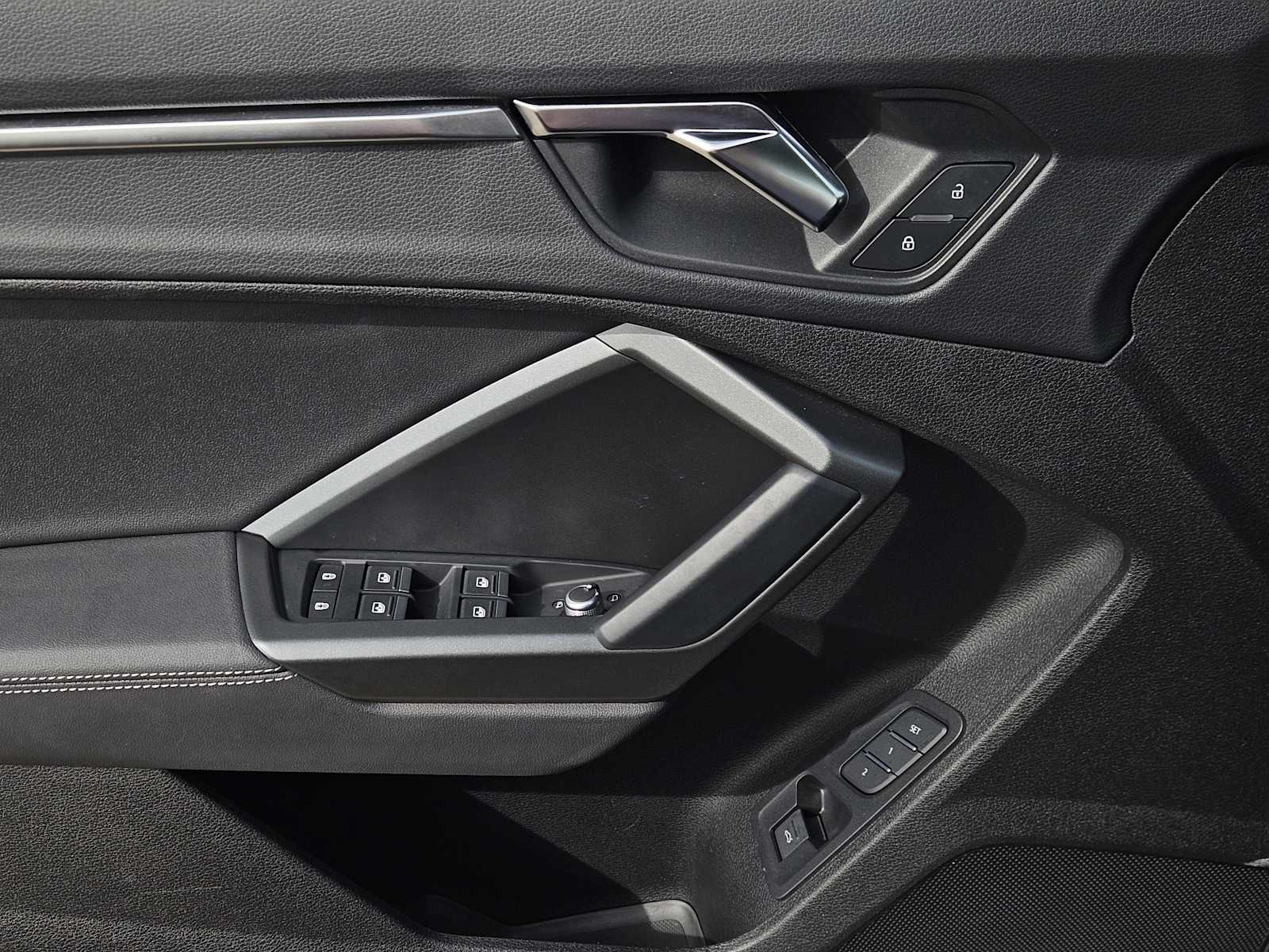 Thumbnail: 2023 Audi Q3 - 22