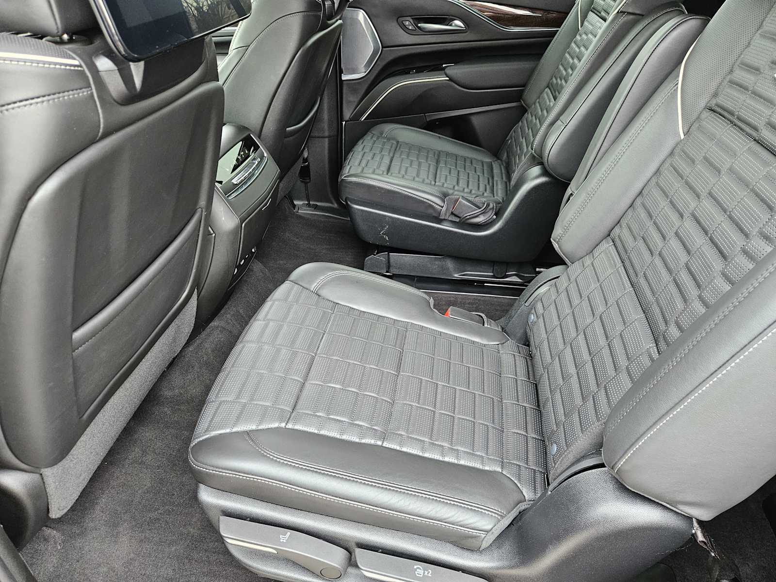 Thumbnail: 2023 Cadillac Escalade - 31