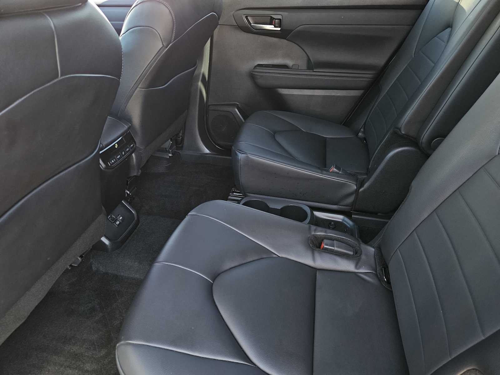 Thumbnail: 2024 Toyota Highlander - 29