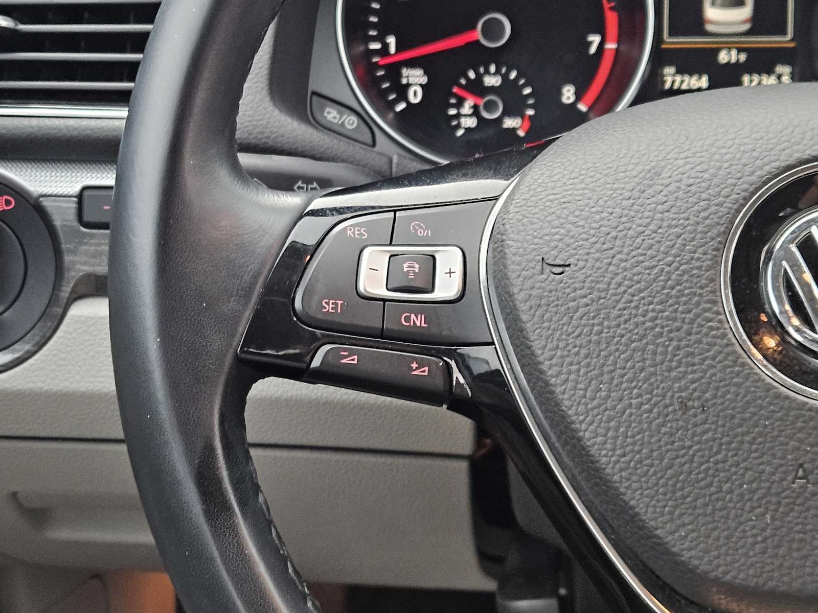 Thumbnail: 2017 Volkswagen Passat - 28