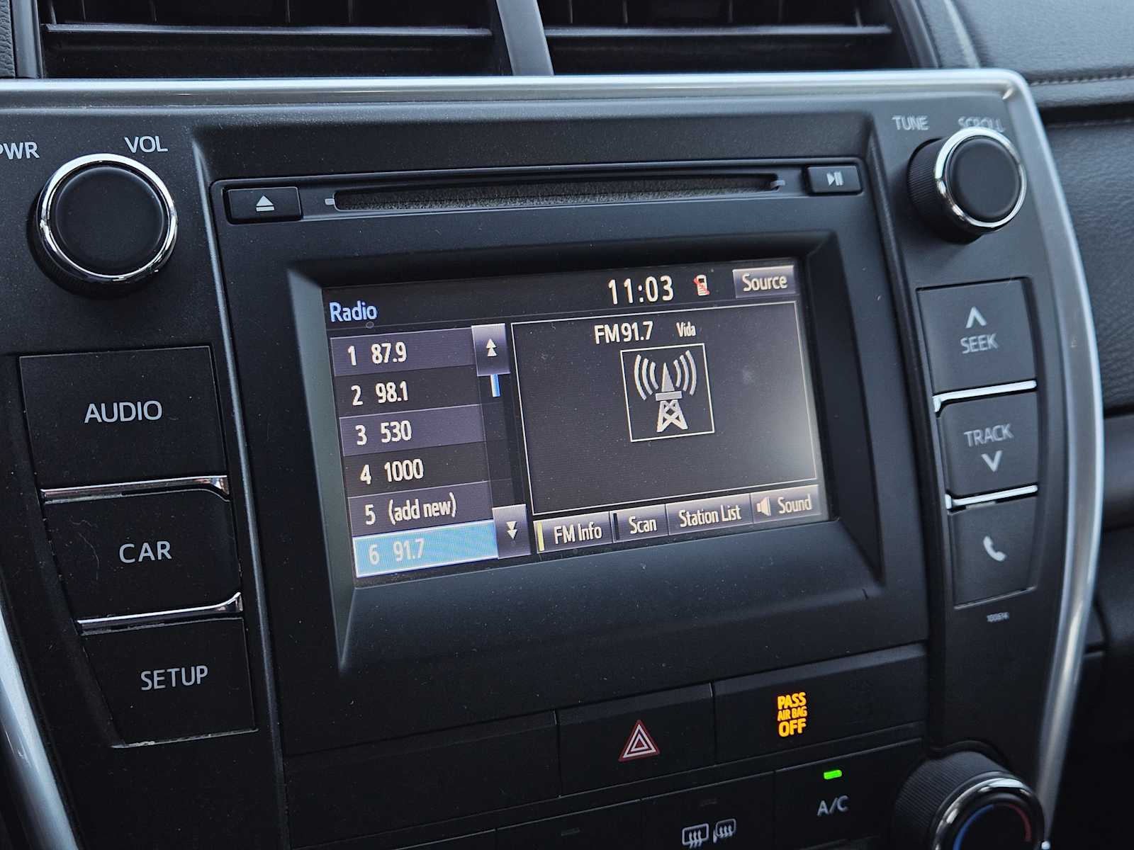 Thumbnail: 2017 Toyota Camry - 17