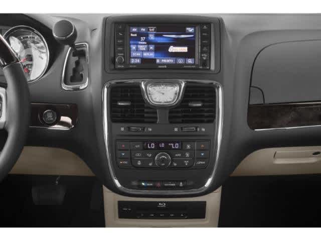 Thumbnail: 2015 Chrysler Town & Country - 12