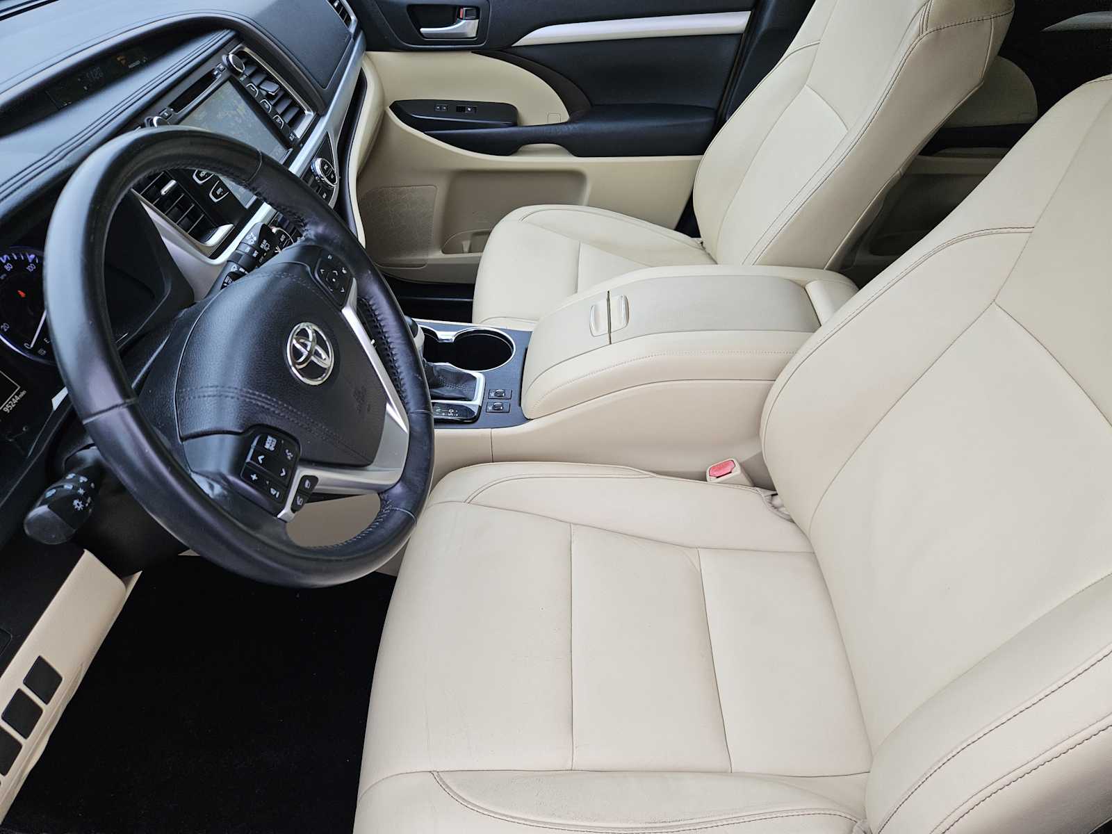 Thumbnail: 2015 Toyota Highlander - 13