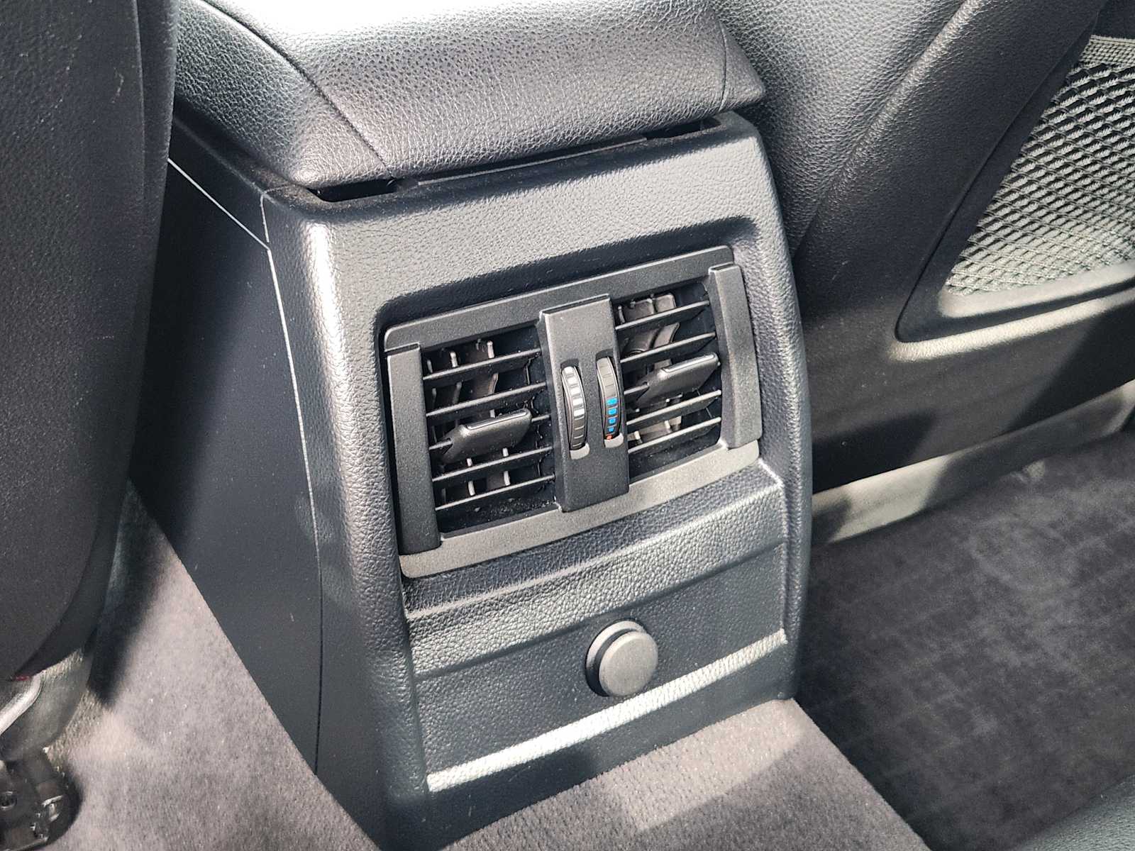 Thumbnail: 2015 BMW 3 Series - 30