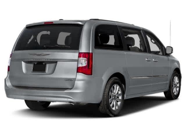 Thumbnail: 2015 Chrysler Town & Country - 4