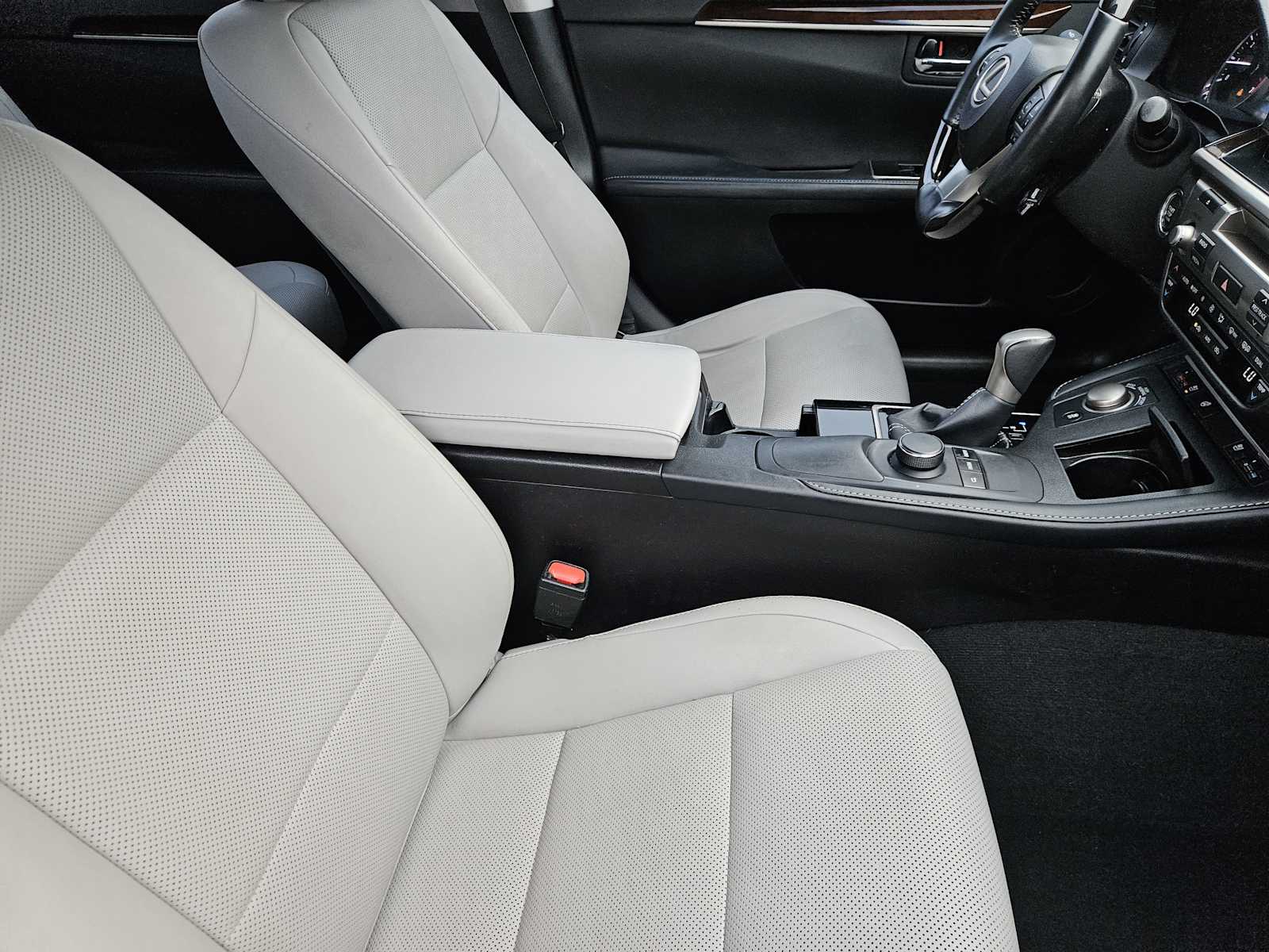 Thumbnail: 2016 Lexus ES - 13