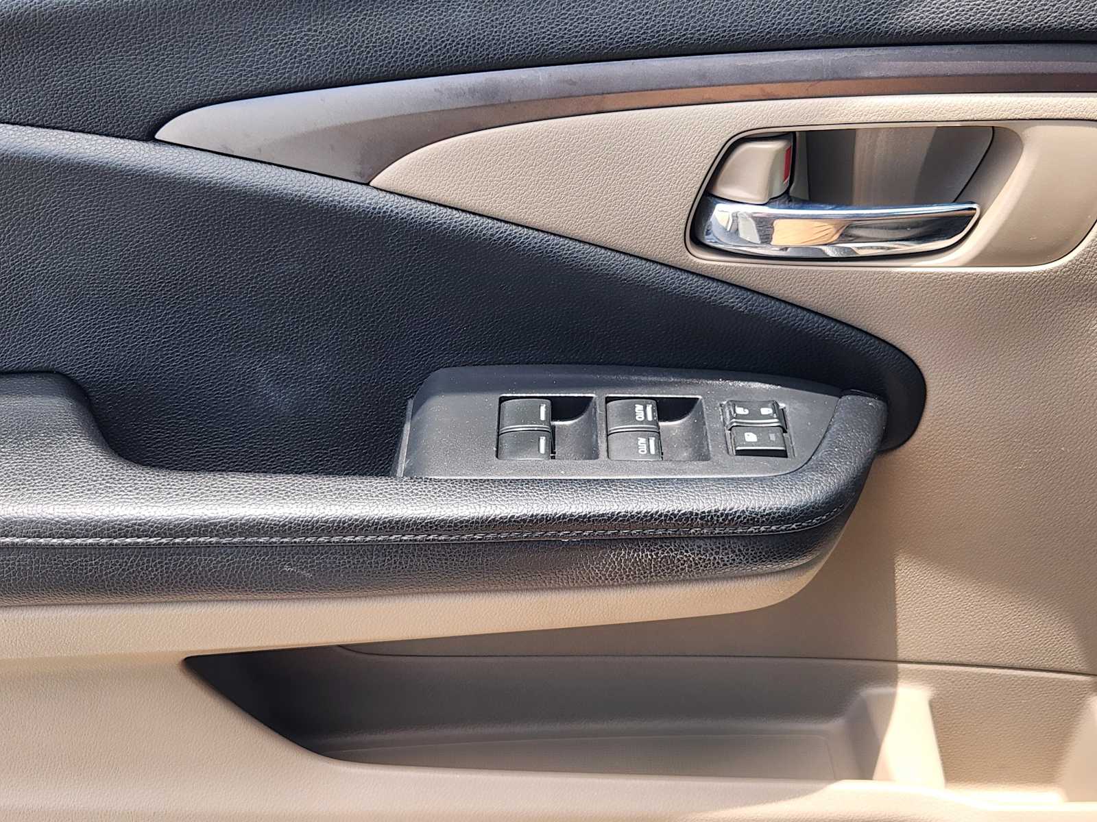 Thumbnail: 2016 Honda Pilot - 23