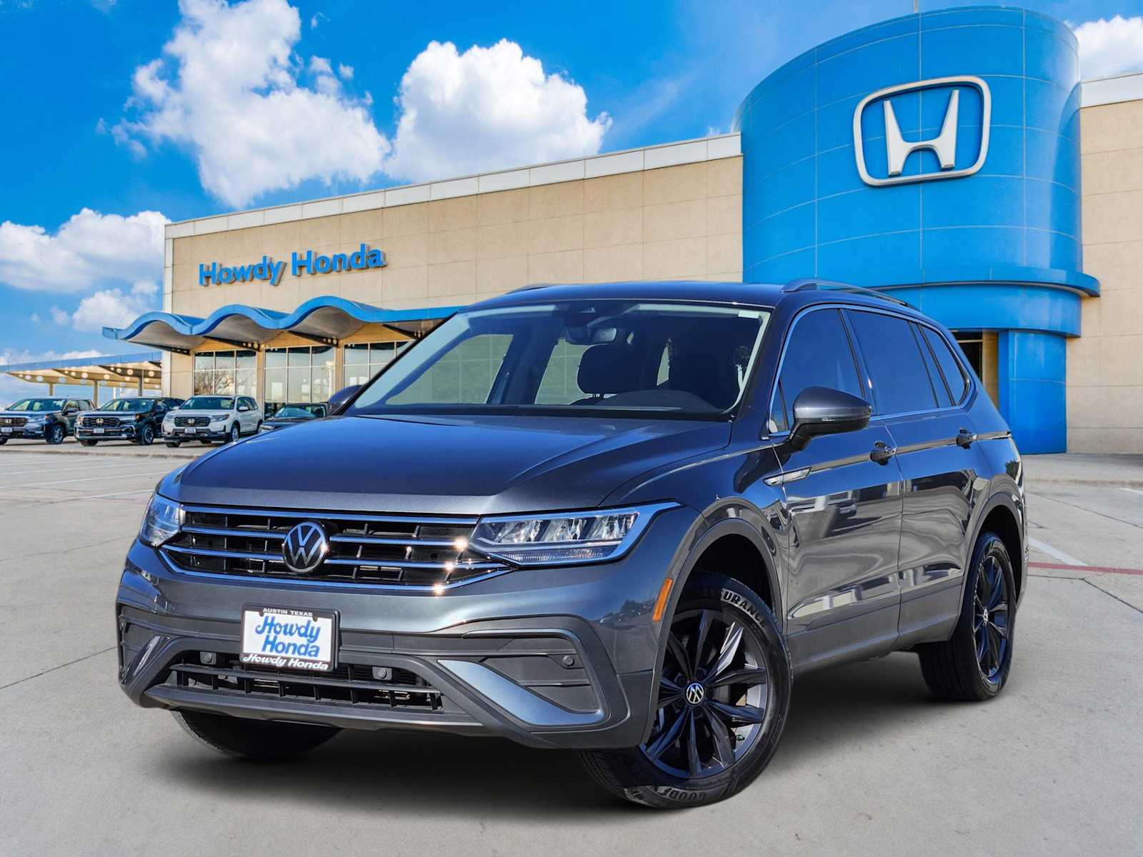 Thumbnail: 2022 Volkswagen Tiguan - 1