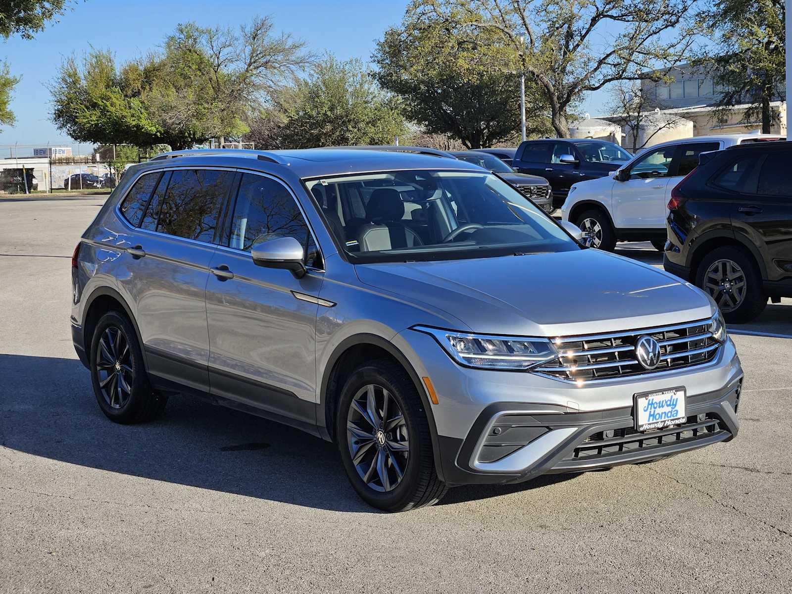 Thumbnail: 2022 Volkswagen Tiguan - 3