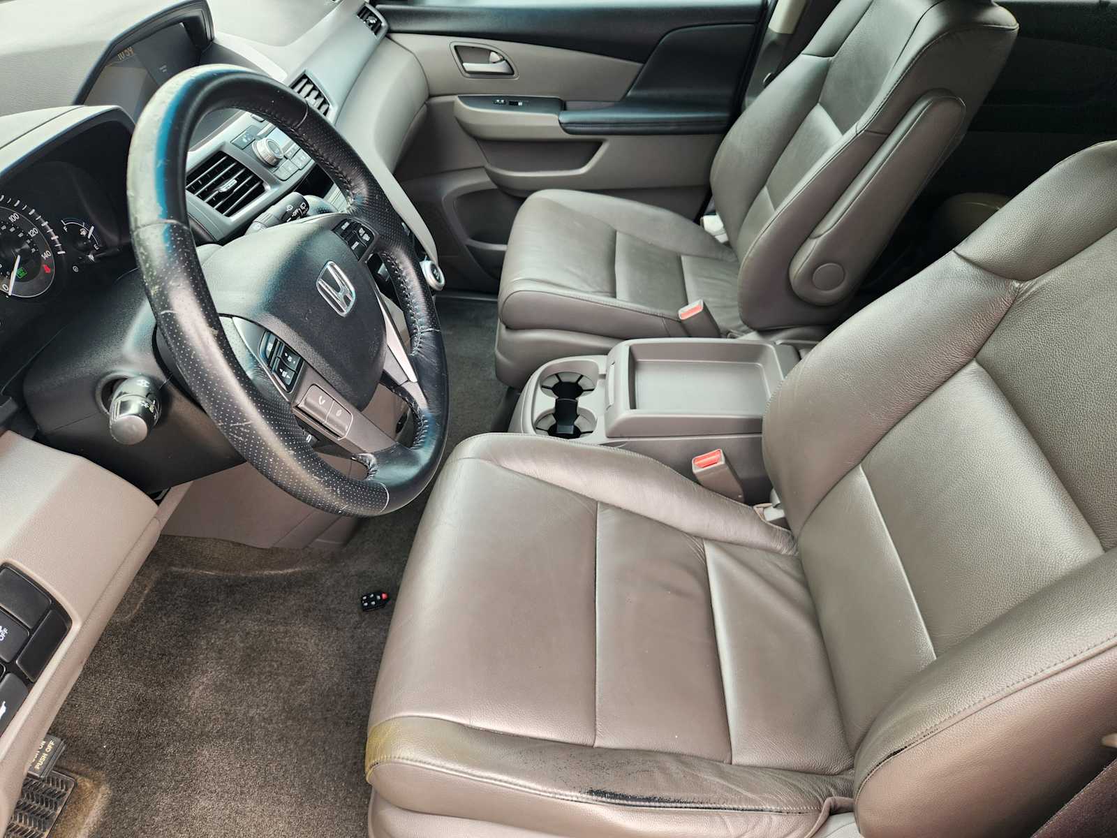 Thumbnail: 2011 Honda Odyssey - 13