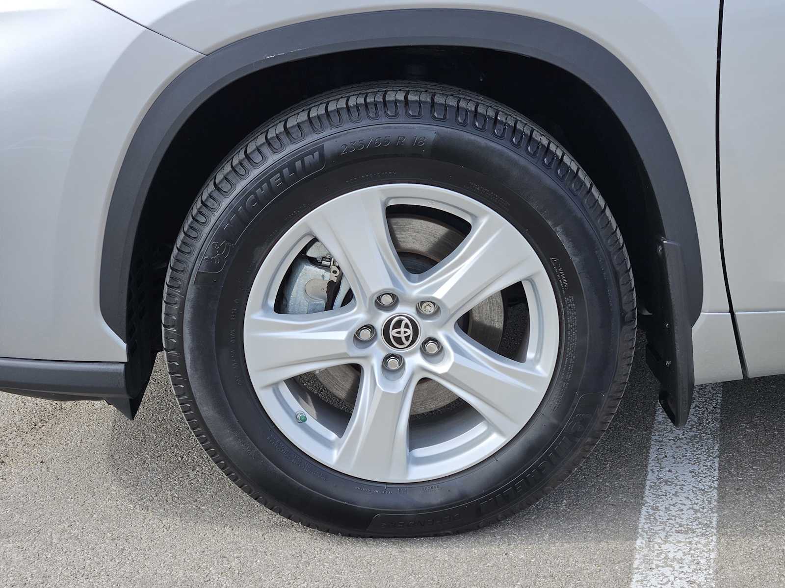 Thumbnail: 2023 Toyota Highlander - 9