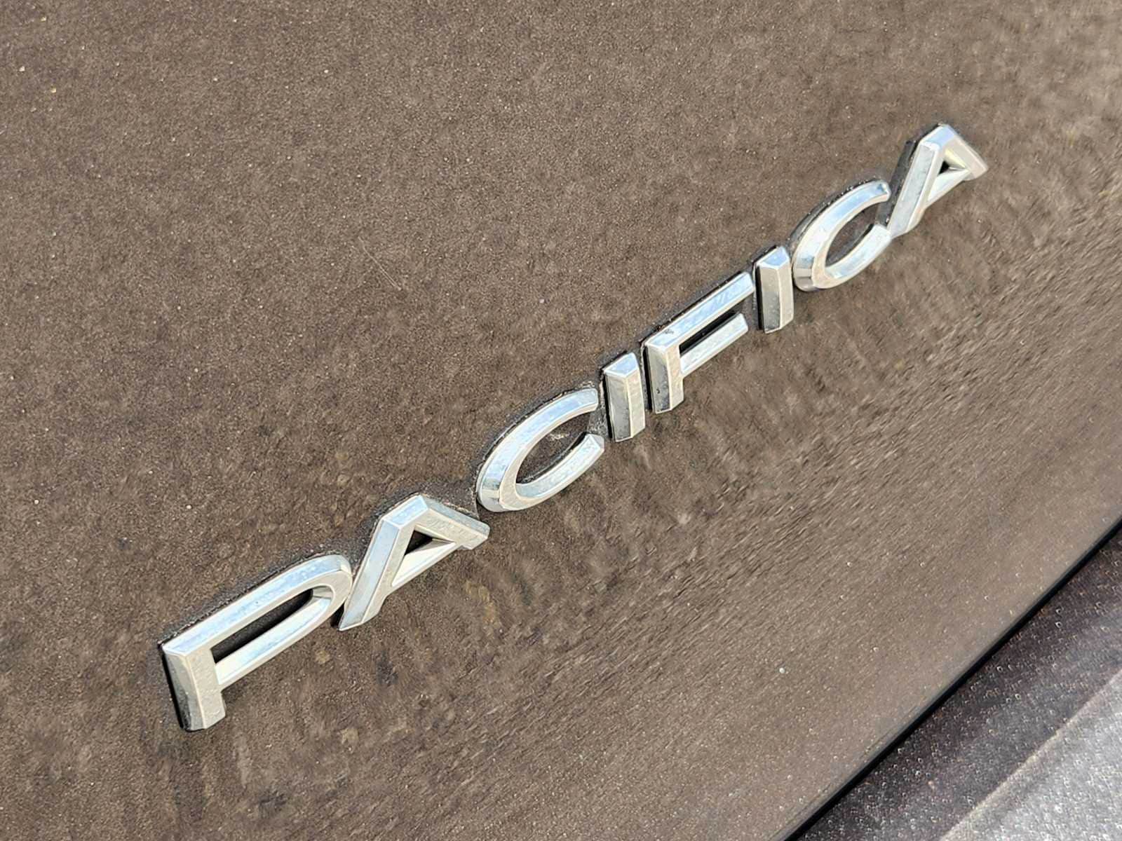 Thumbnail: 2021 Chrysler Pacifica - 10