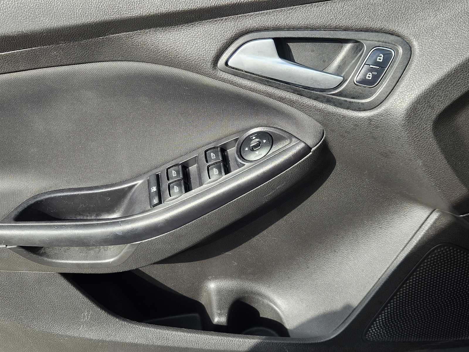 Thumbnail: 2016 Ford Focus - 22