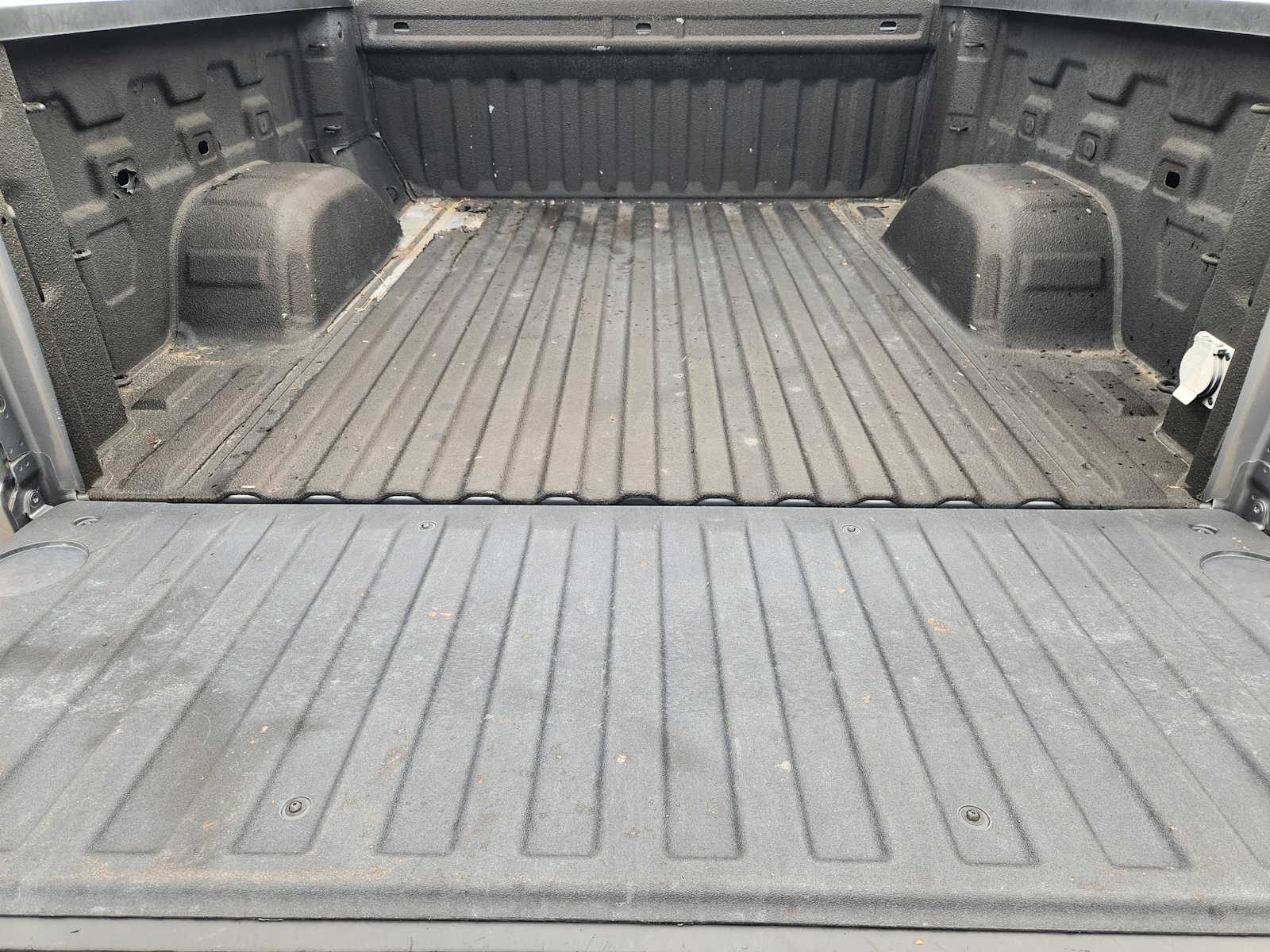 Thumbnail: 2022 Chevrolet Silverado 1500 - 32