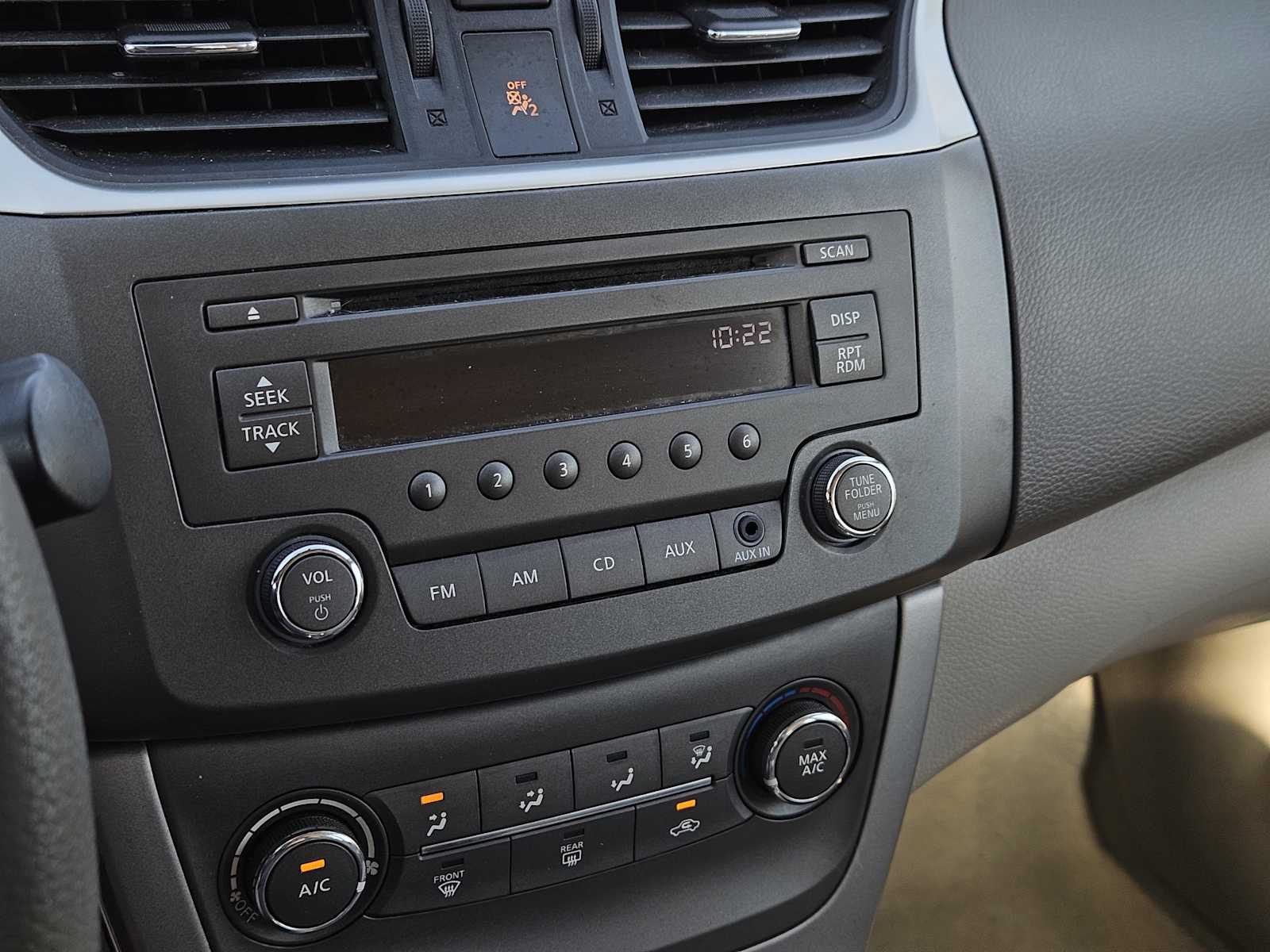 Thumbnail: 2013 Nissan Sentra - 16