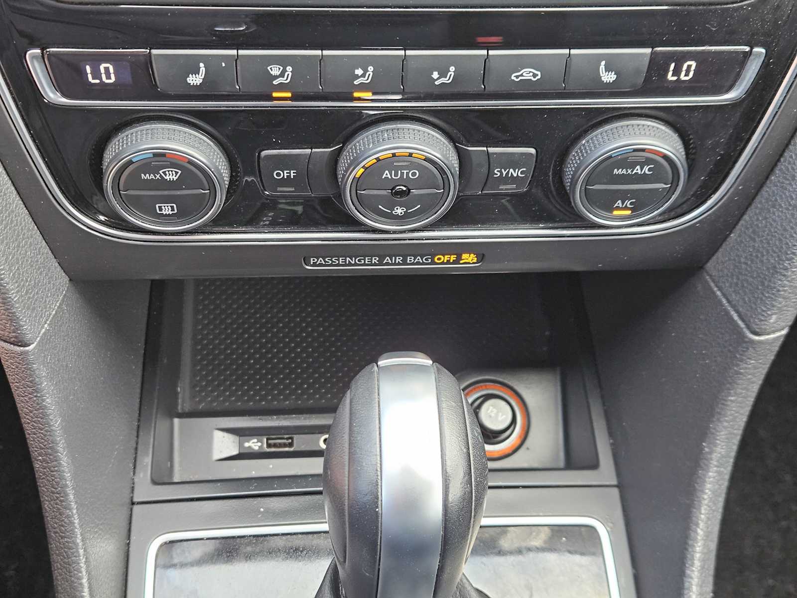 Thumbnail: 2018 Volkswagen Passat - 19