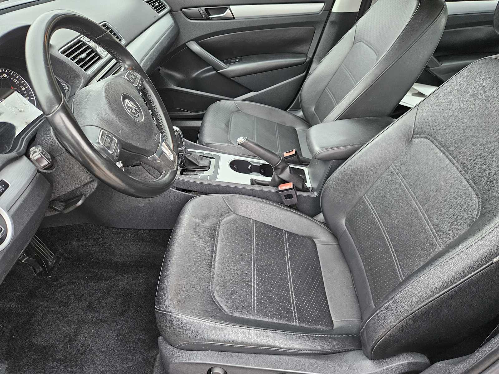 Thumbnail: 2013 Volkswagen Passat - 12