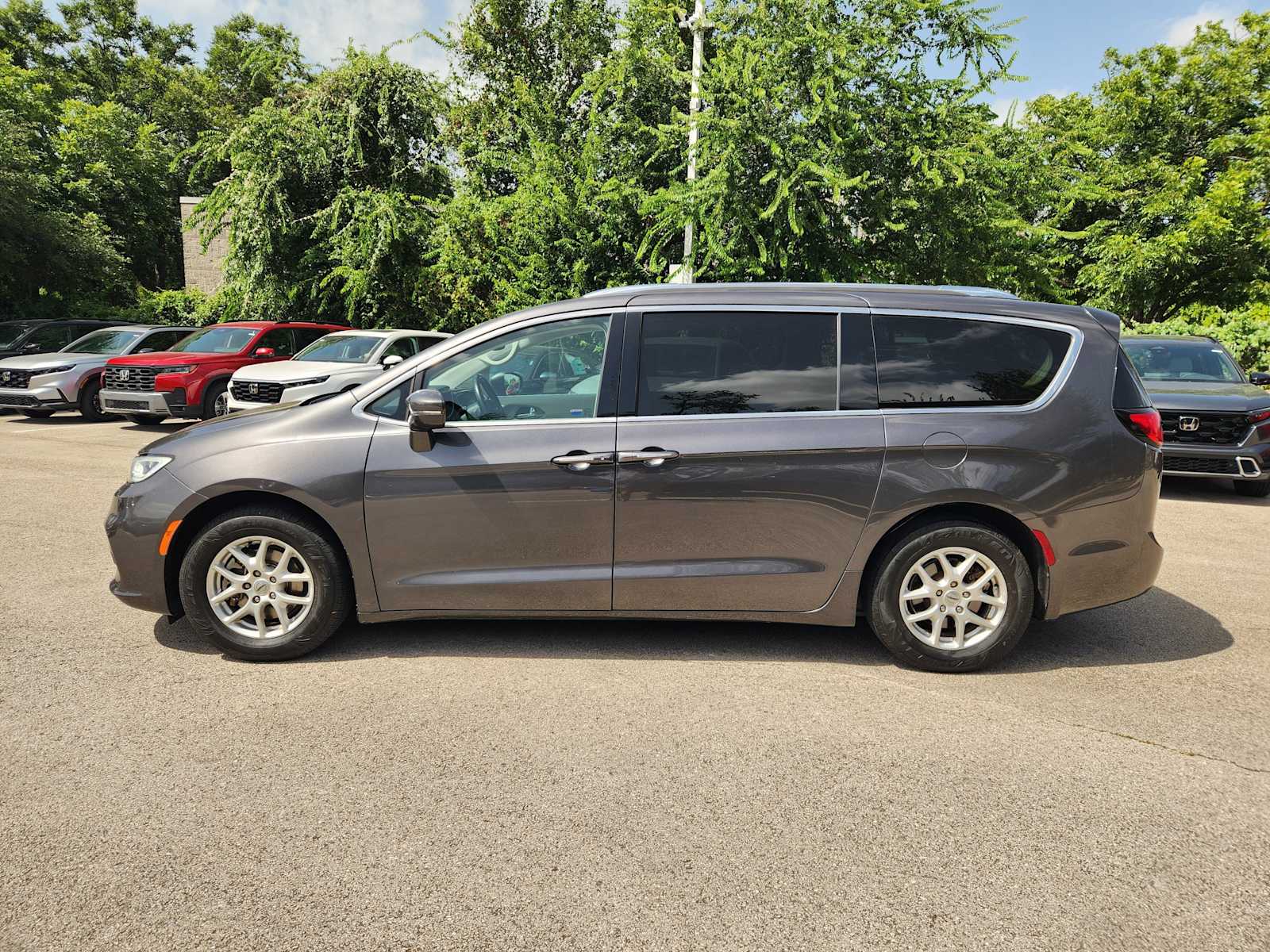 Thumbnail: 2021 Chrysler Pacifica - 3