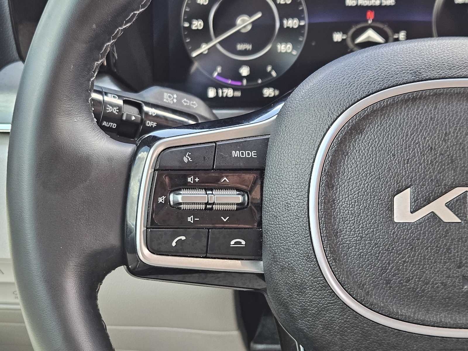 Thumbnail: 2023 Kia Sorento - 28