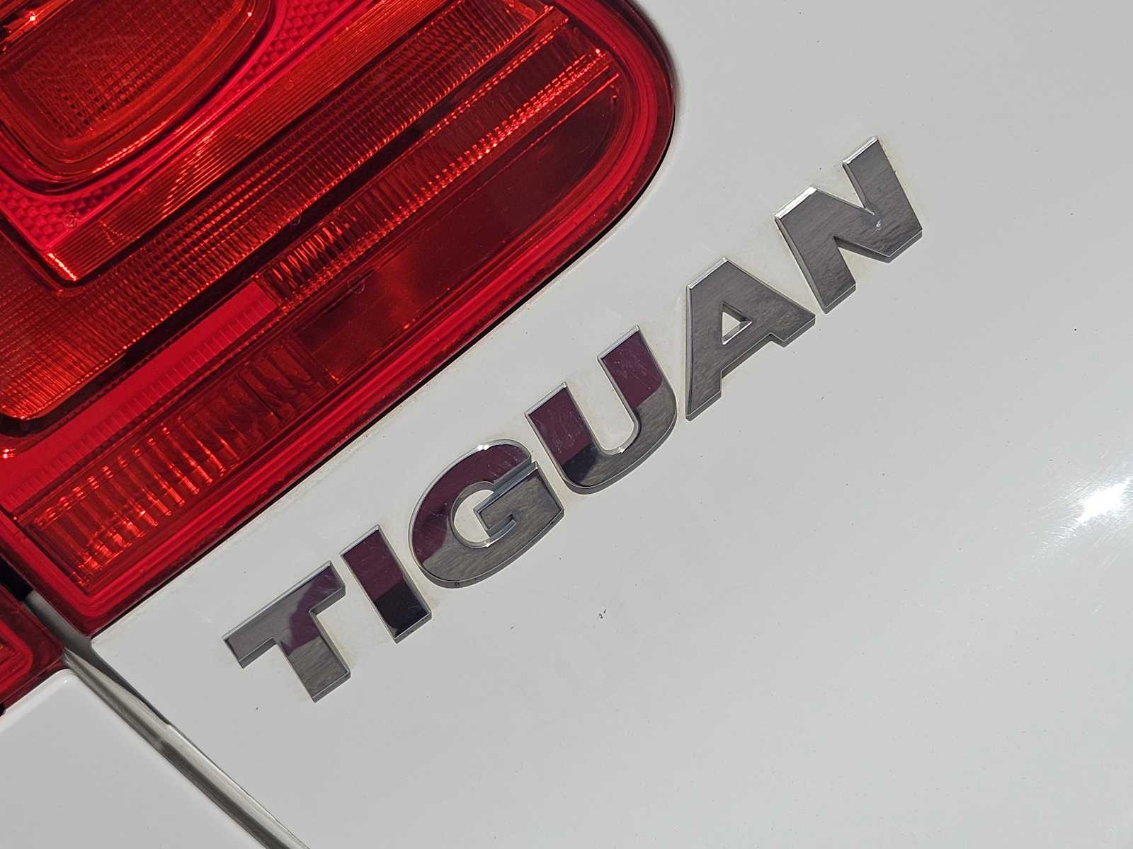 Thumbnail: 2014 Volkswagen Tiguan - 12