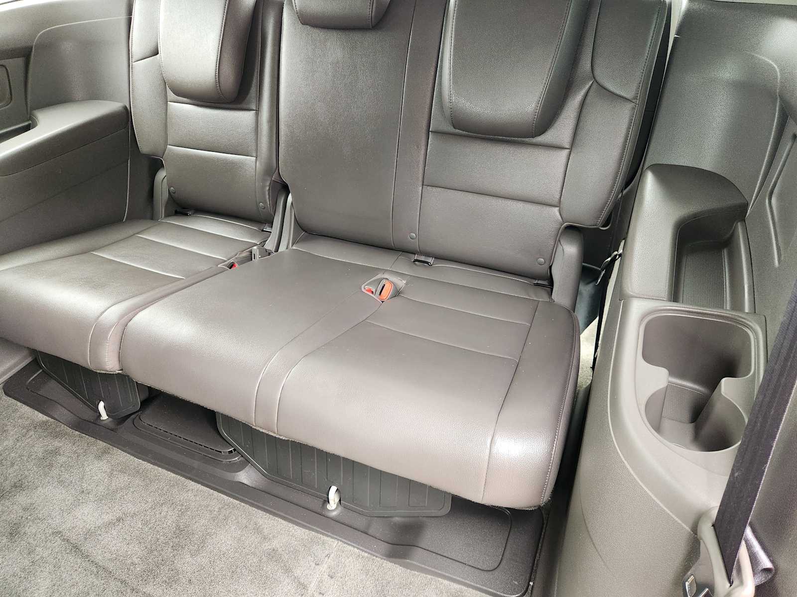 Thumbnail: 2011 Honda Odyssey - 32