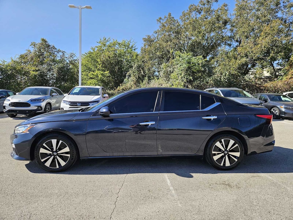 Used 2022 Nissan Altima 2.5 SV Sedan