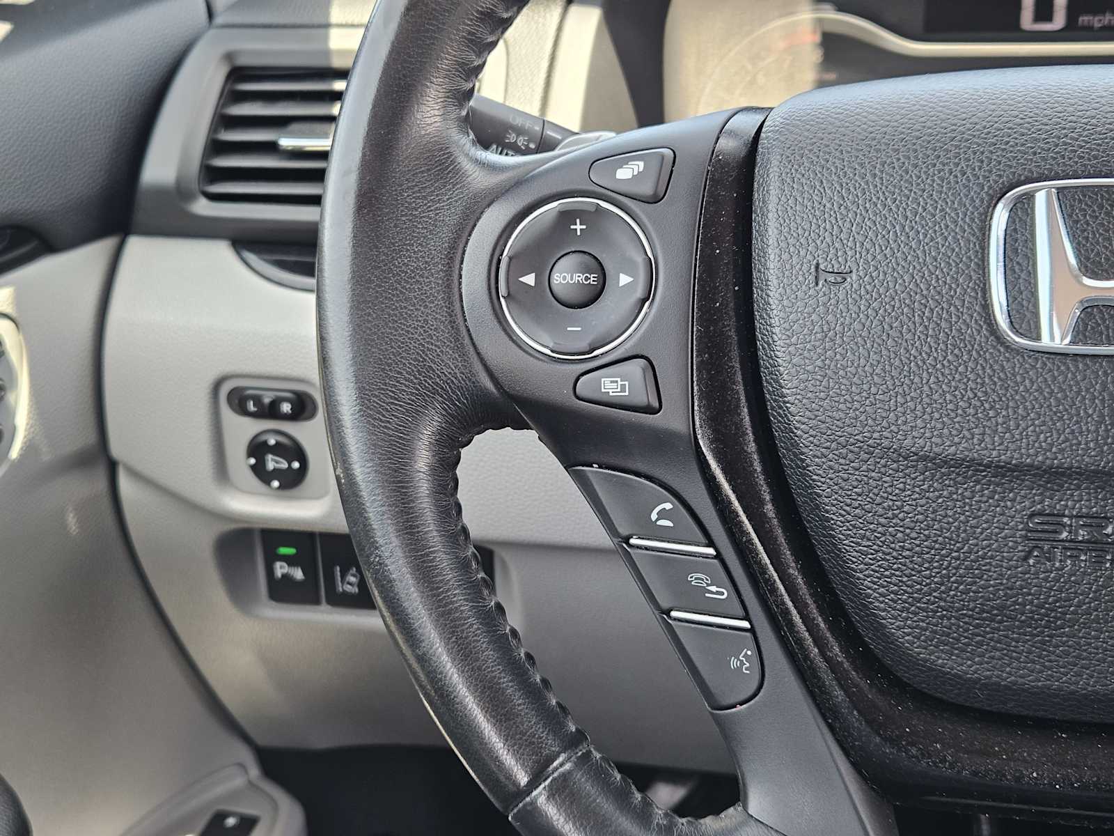Thumbnail: 2016 Honda Pilot - 28