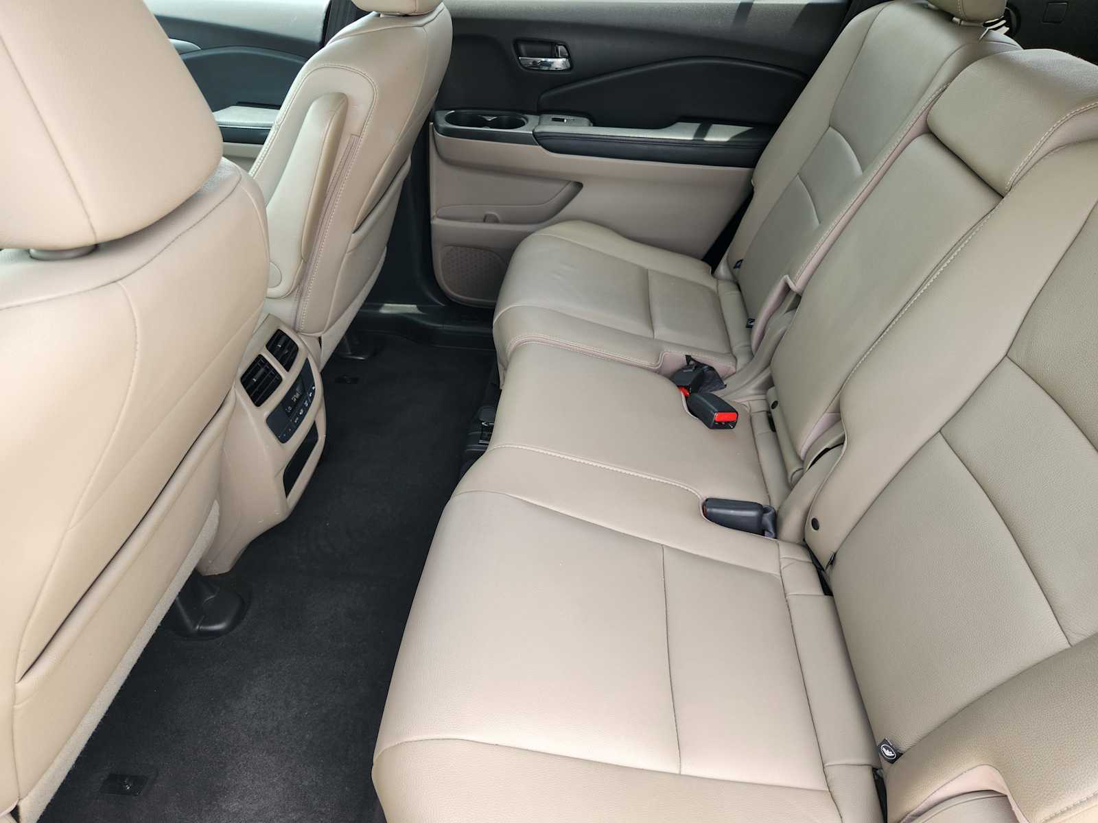 Thumbnail: 2016 Honda Pilot - 31