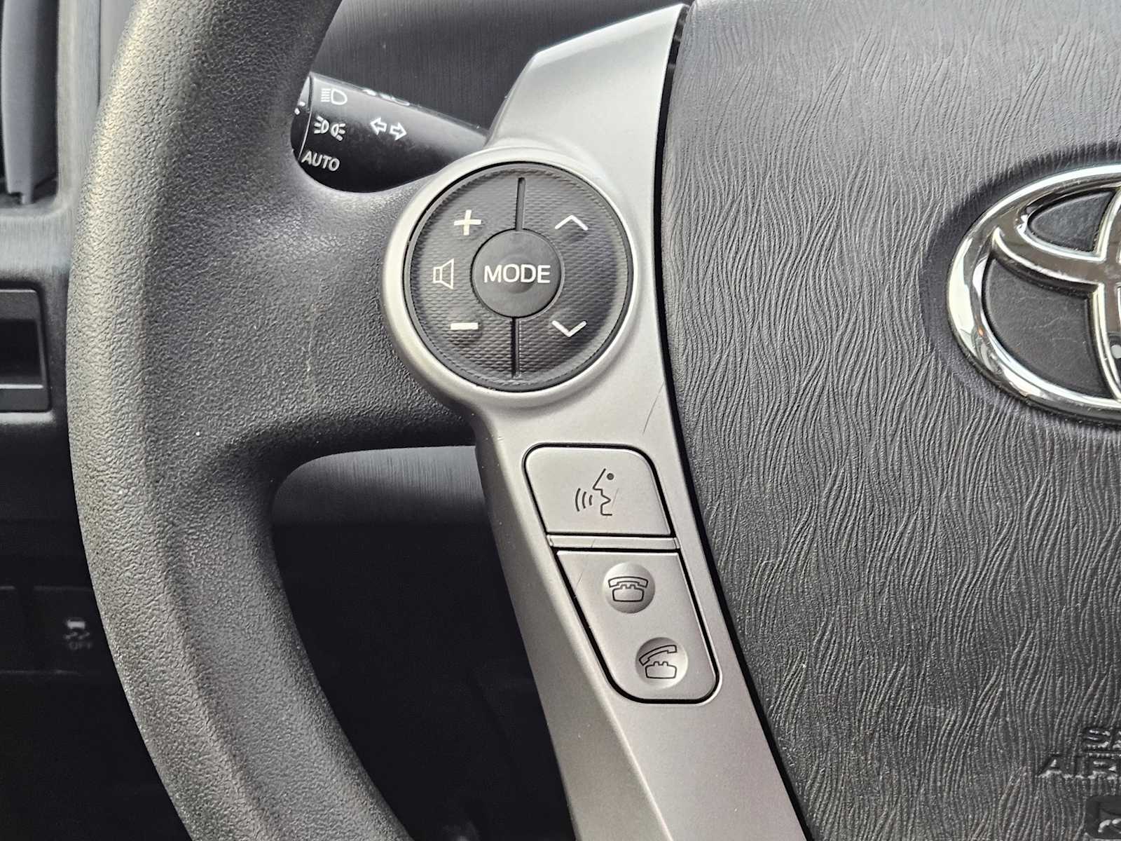 Thumbnail: 2015 Toyota Prius v - 25