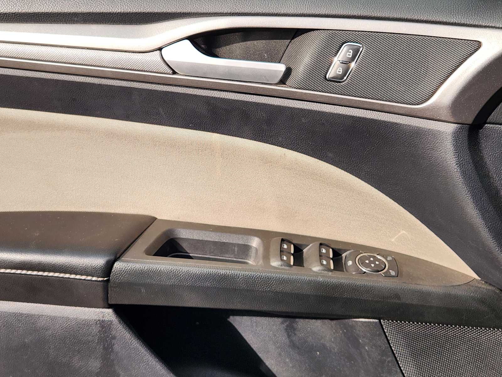 Thumbnail: 2020 Ford Fusion - 23