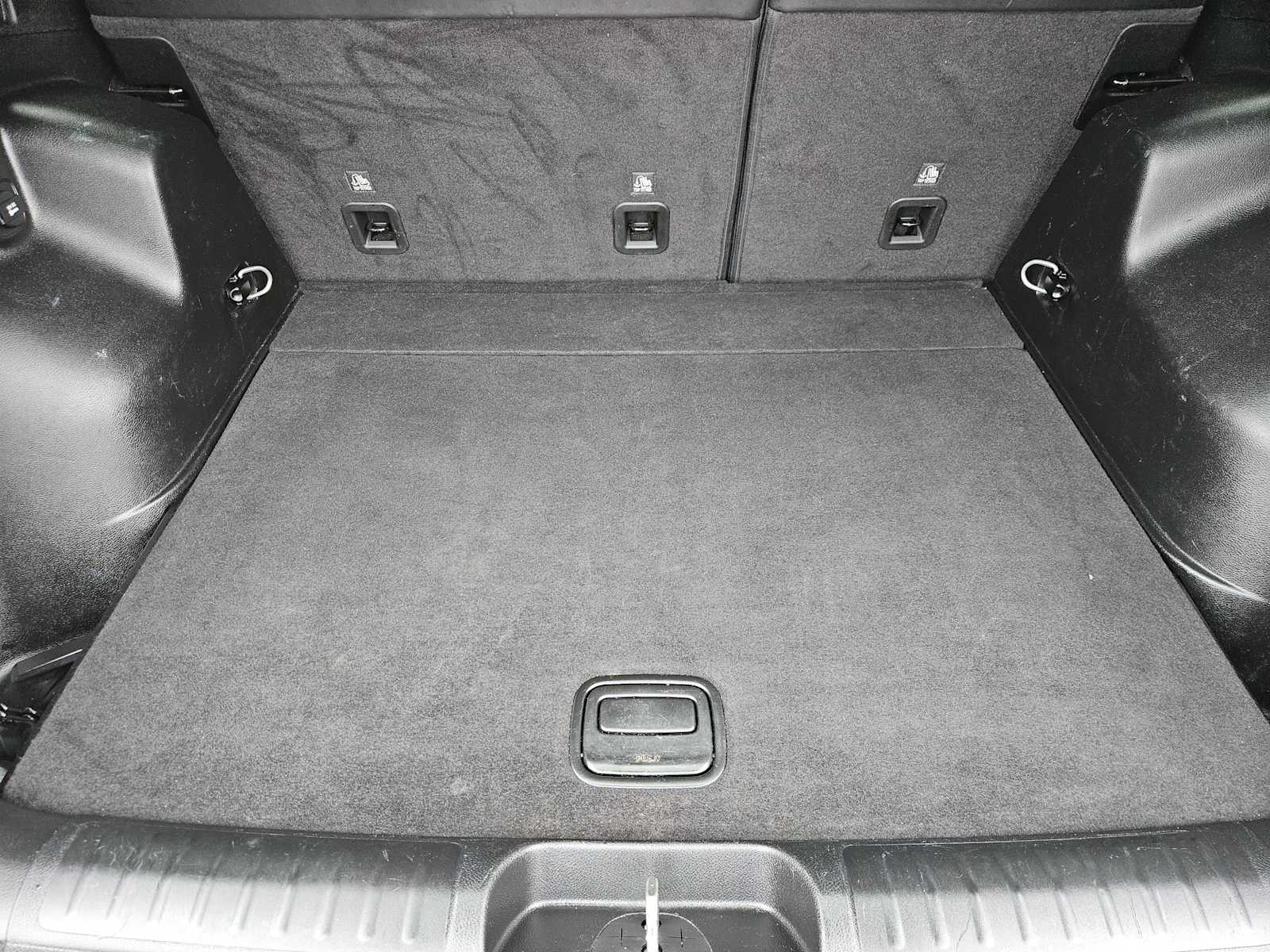 Thumbnail: 2019 Jeep Cherokee - 31