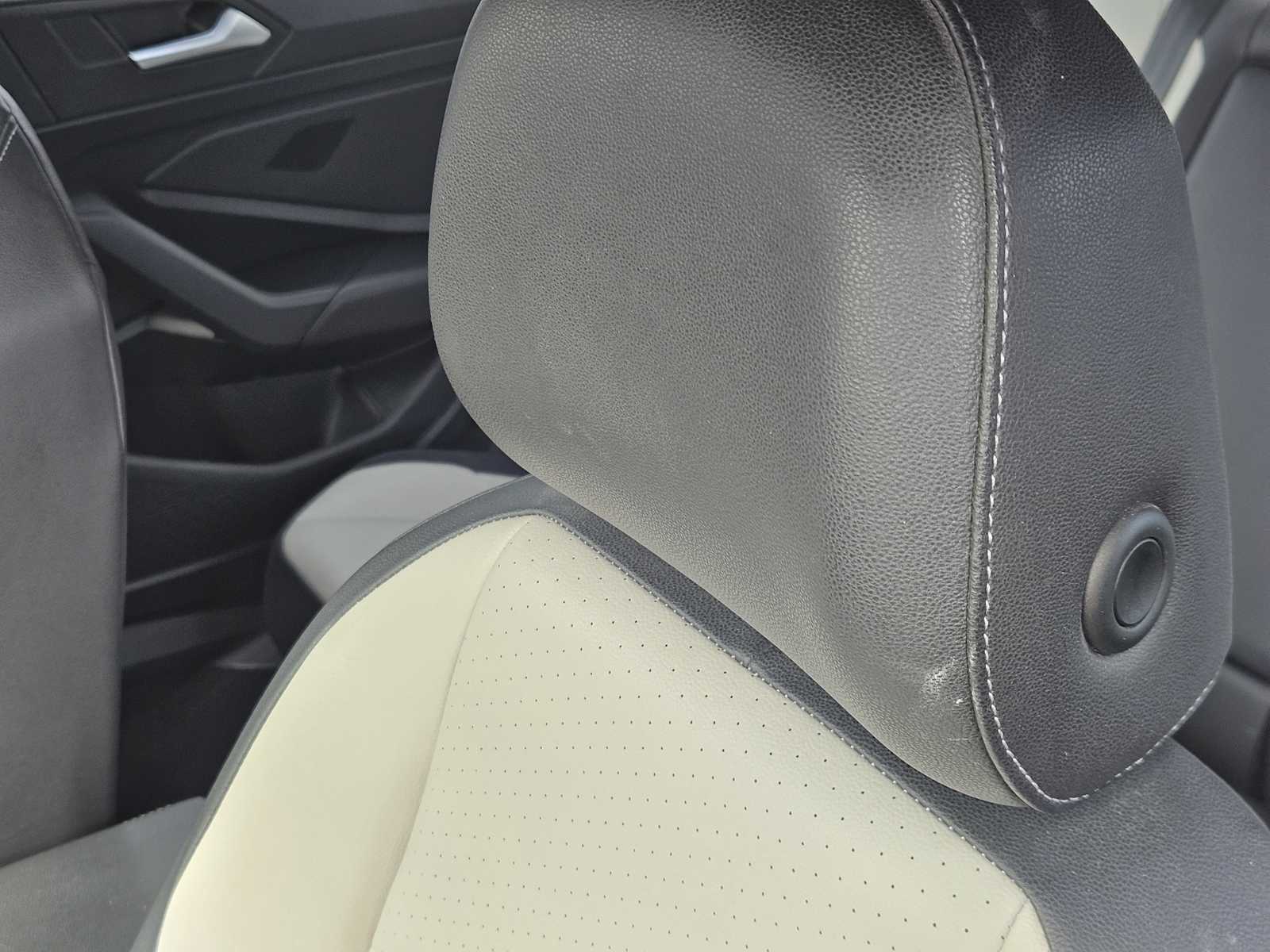 Thumbnail: 2019 Volkswagen Jetta - 14