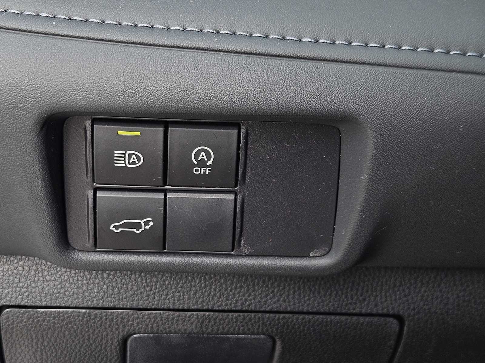 Thumbnail: 2023 Toyota Highlander - 22