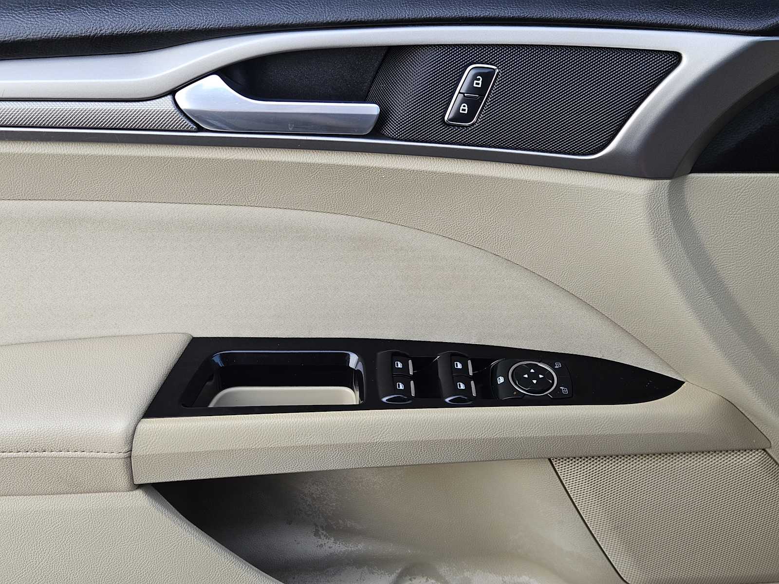 Thumbnail: 2015 Ford Fusion - 21