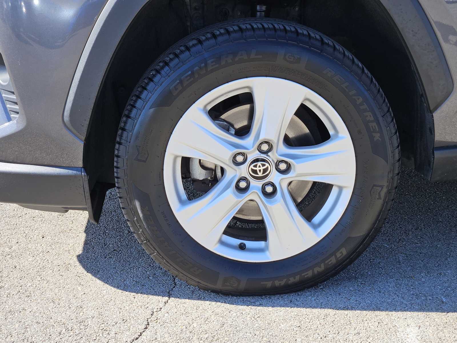 Thumbnail: 2021 Toyota RAV4 - 9