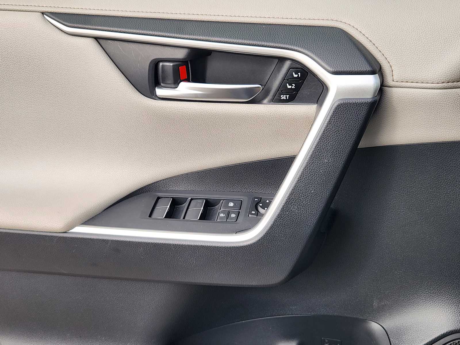 Thumbnail: 2019 Toyota RAV4 - 23