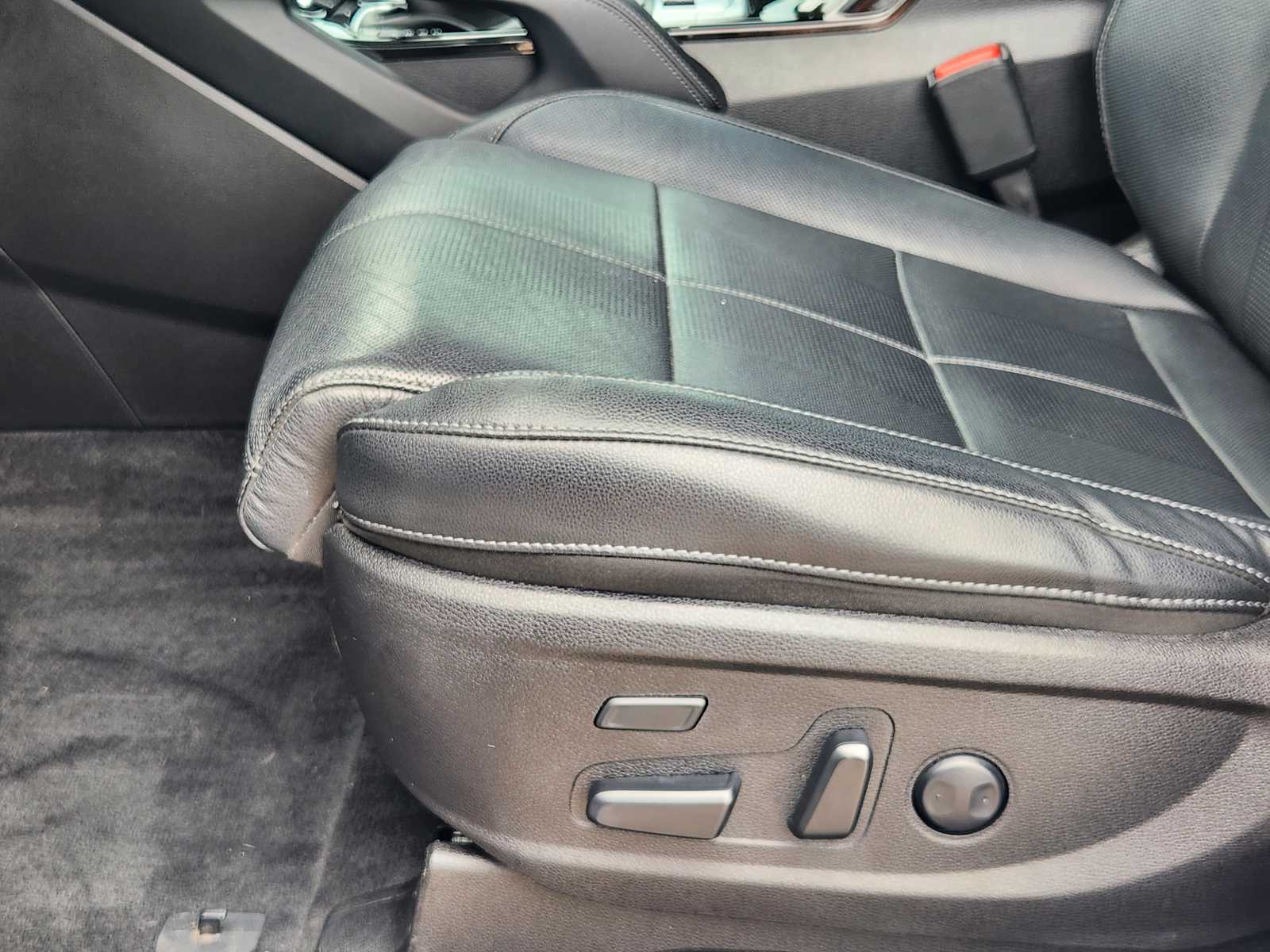 Thumbnail: 2022 Kia Telluride - 22
