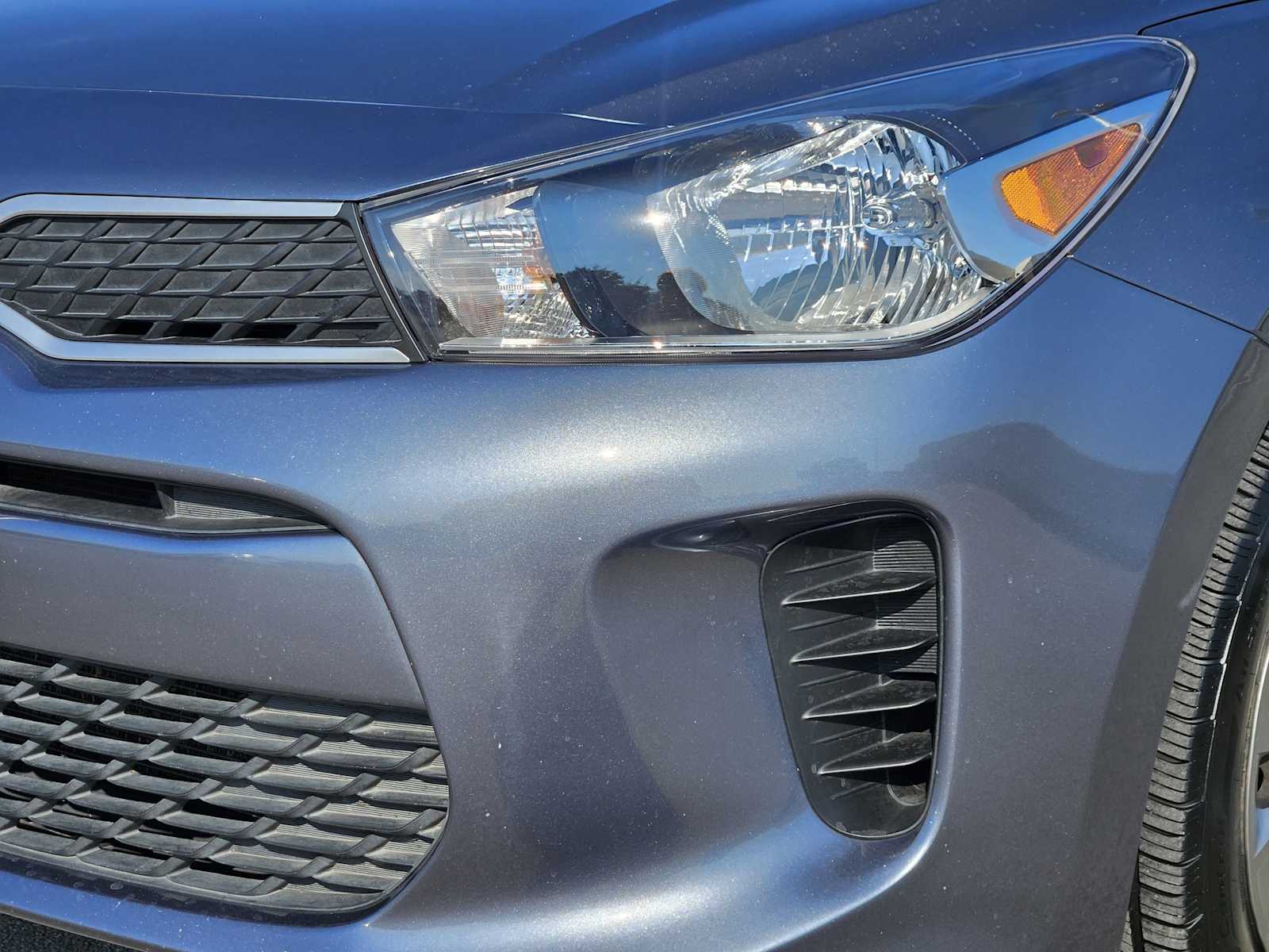 Thumbnail: 2020 Kia Rio - 6