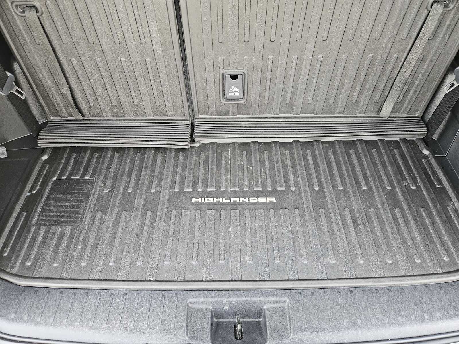 Thumbnail: 2023 Toyota Highlander - 32