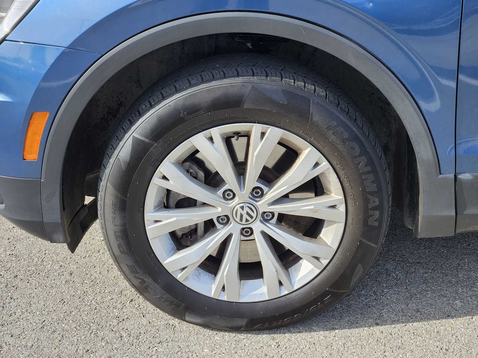 Thumbnail: 2018 Volkswagen Tiguan - 9