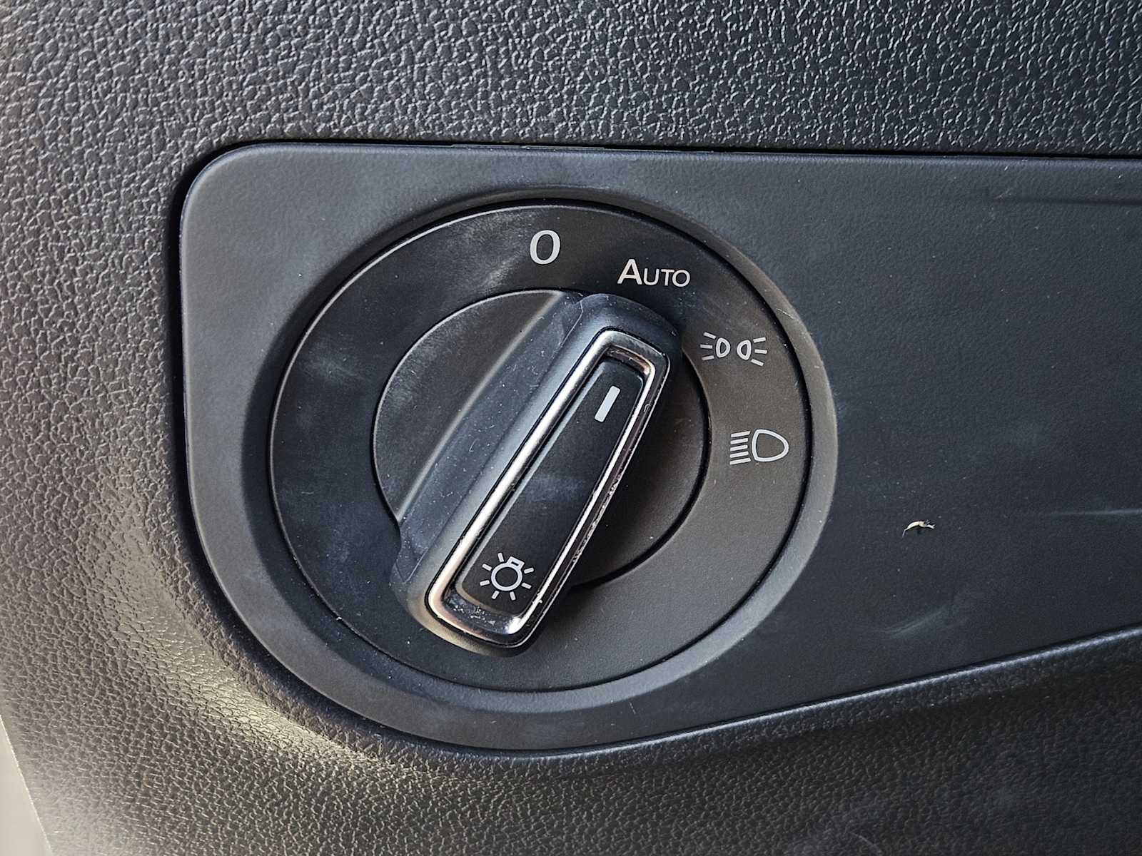 Thumbnail: 2023 Volkswagen Tiguan - 22