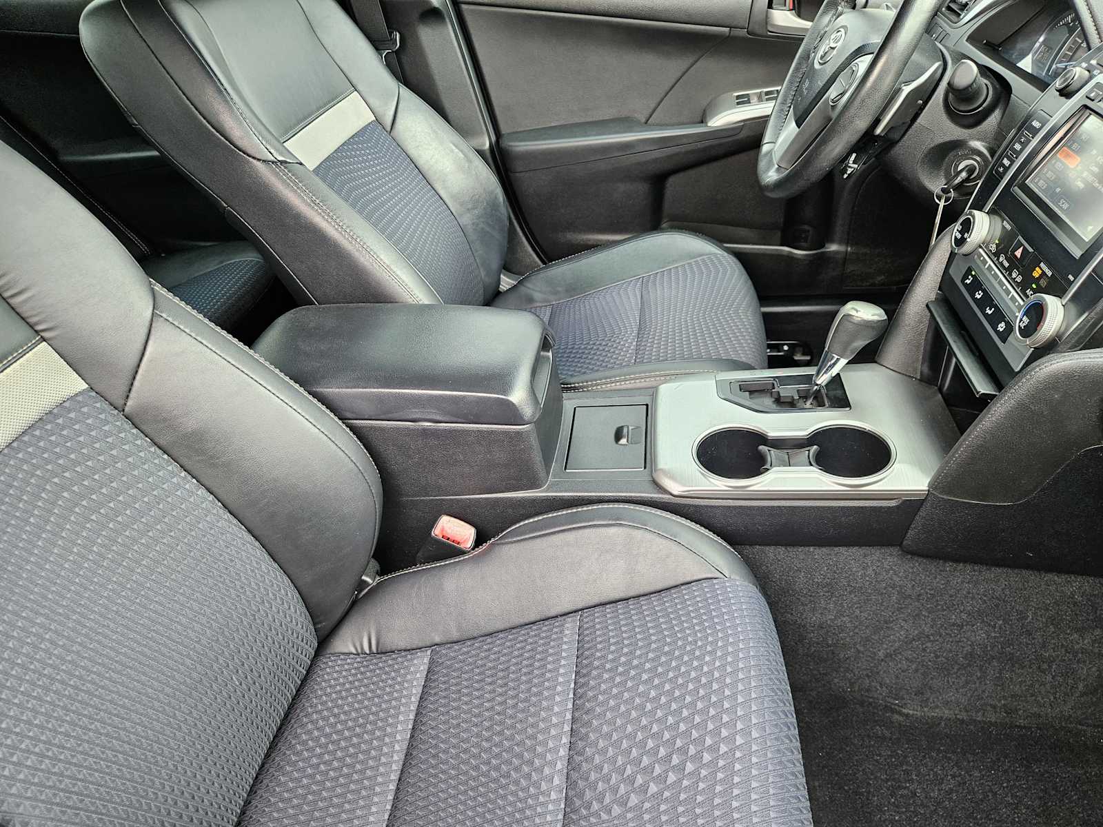 Thumbnail: 2012 Toyota Camry - 14