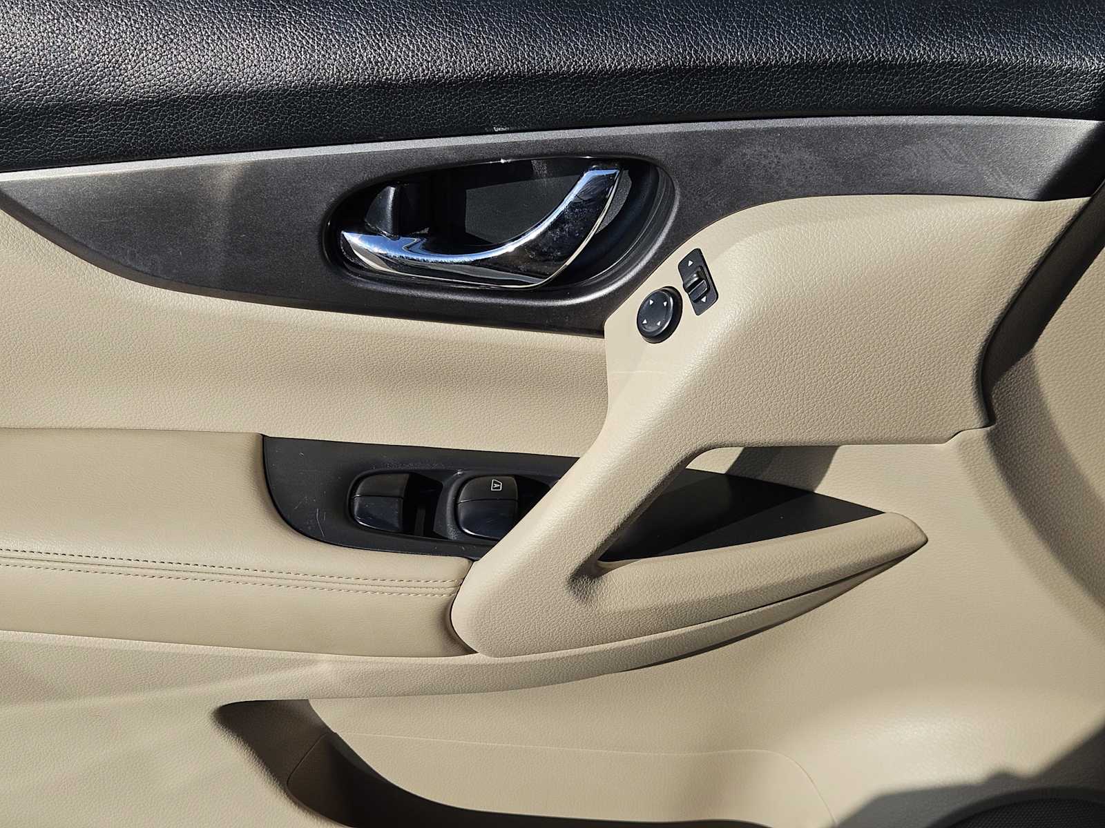 Thumbnail: 2016 Nissan Rogue - 23